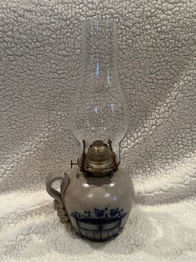 Salmon Falls Stoneware Blueberry Basket Oil Lamp 1995 with Chimney & Wick